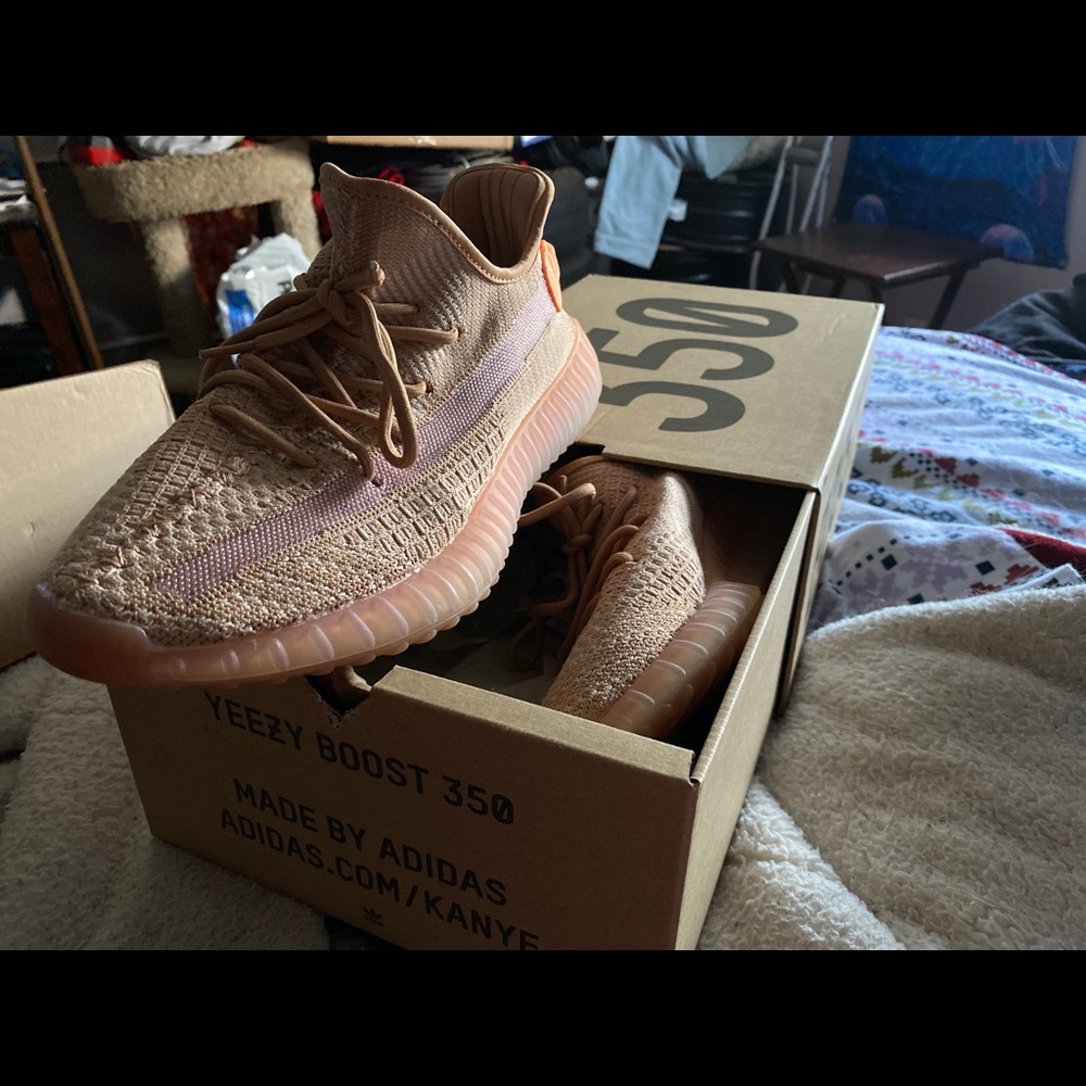 Yeezy clays 350 v2
